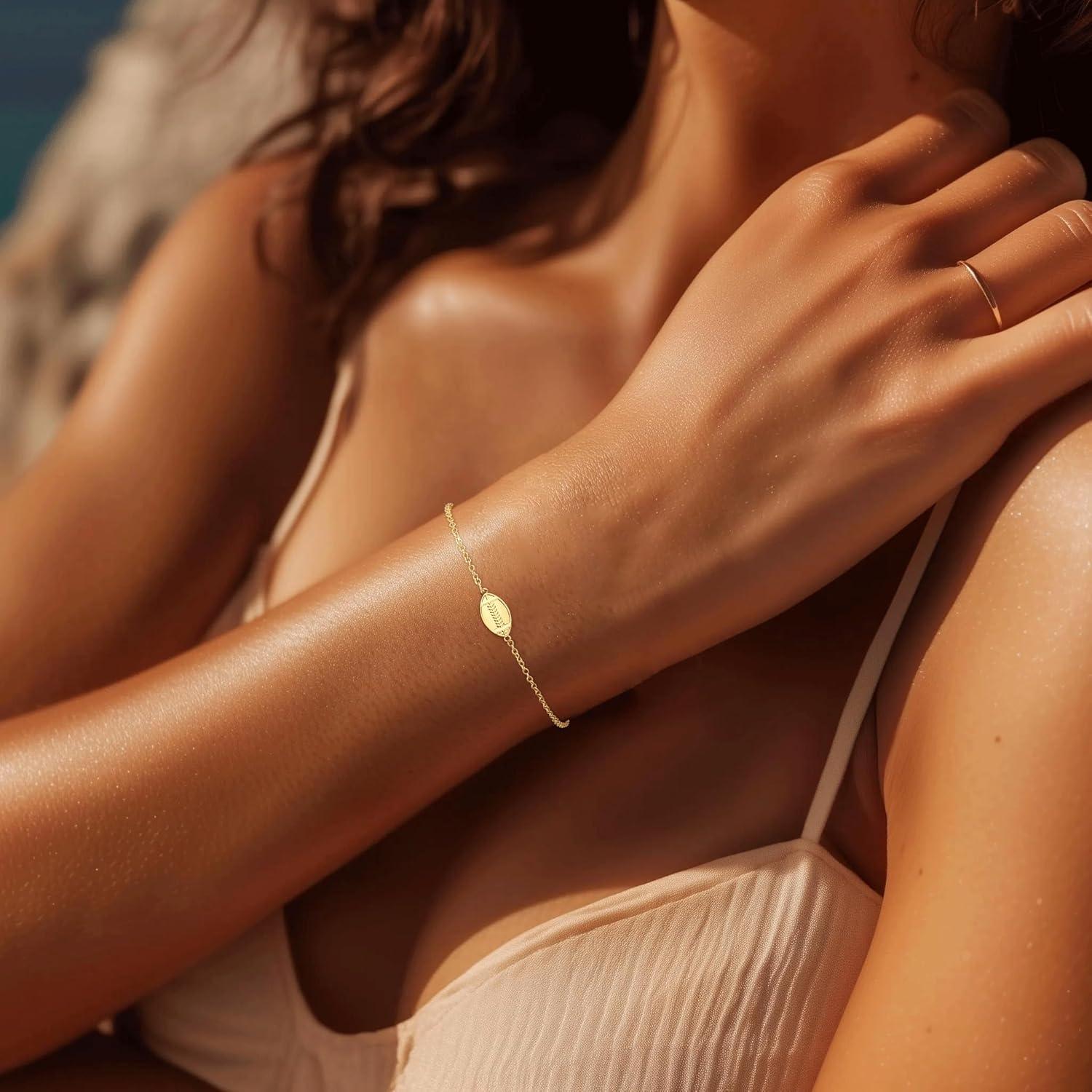 Pulsera Deportiva Ascona Dainty Gold para Mujeres - Softball, Fútbol, Básquet, Volibol - Baño de Oro 14K Ajustable