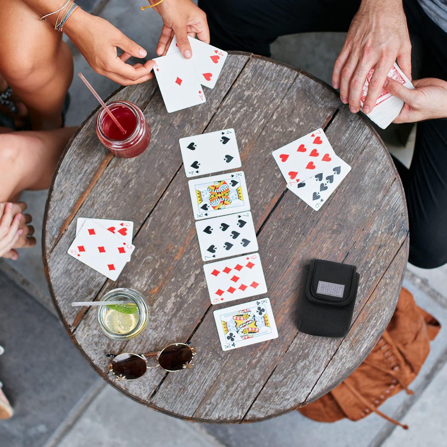 Funda para cartas de juego USA Gear - Neopreno flexible, portátil