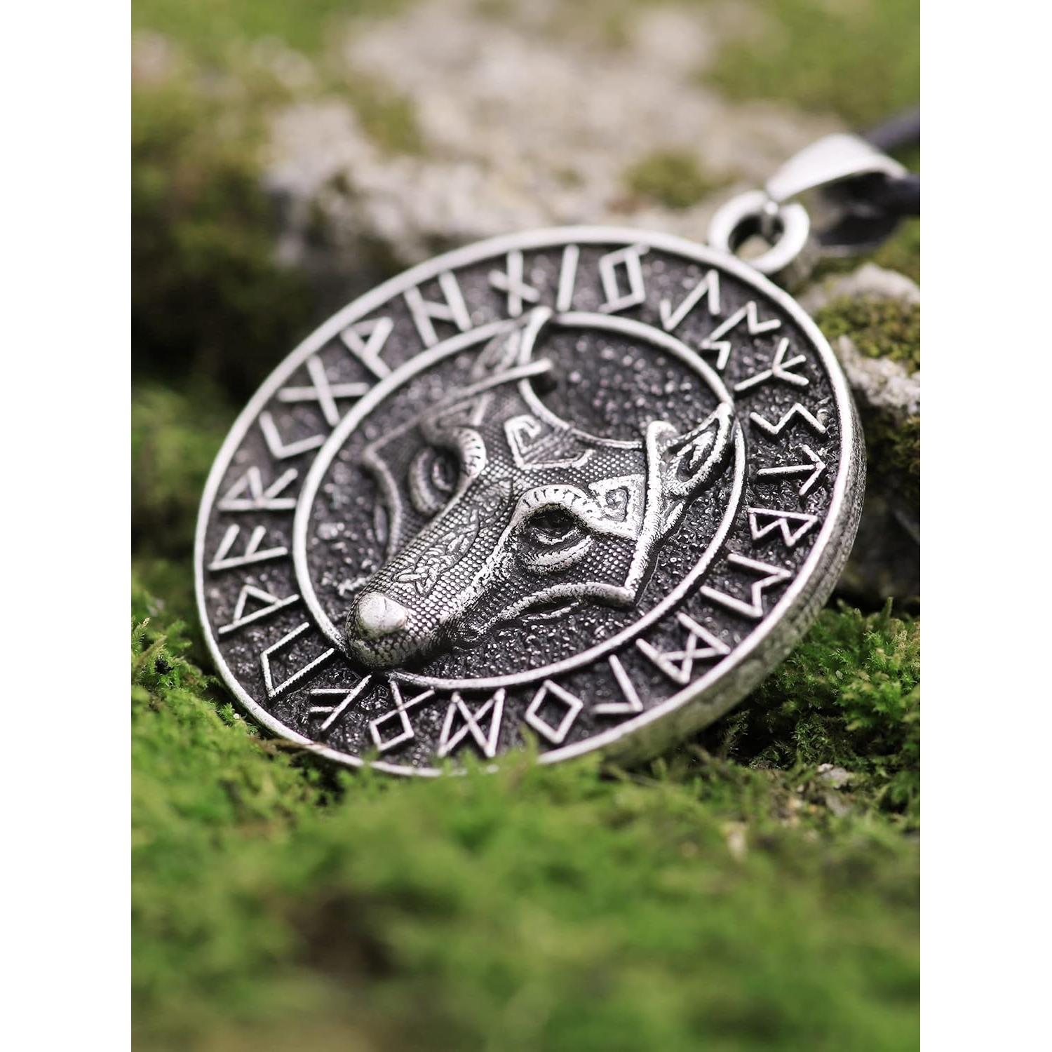 Collar de Lobo Vikingo HAQUIL con Medallón de Runas Antiguas