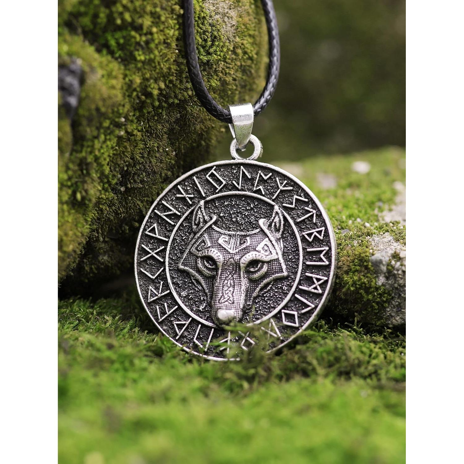 Collar de Lobo Vikingo HAQUIL con Medallón de Runas Antiguas