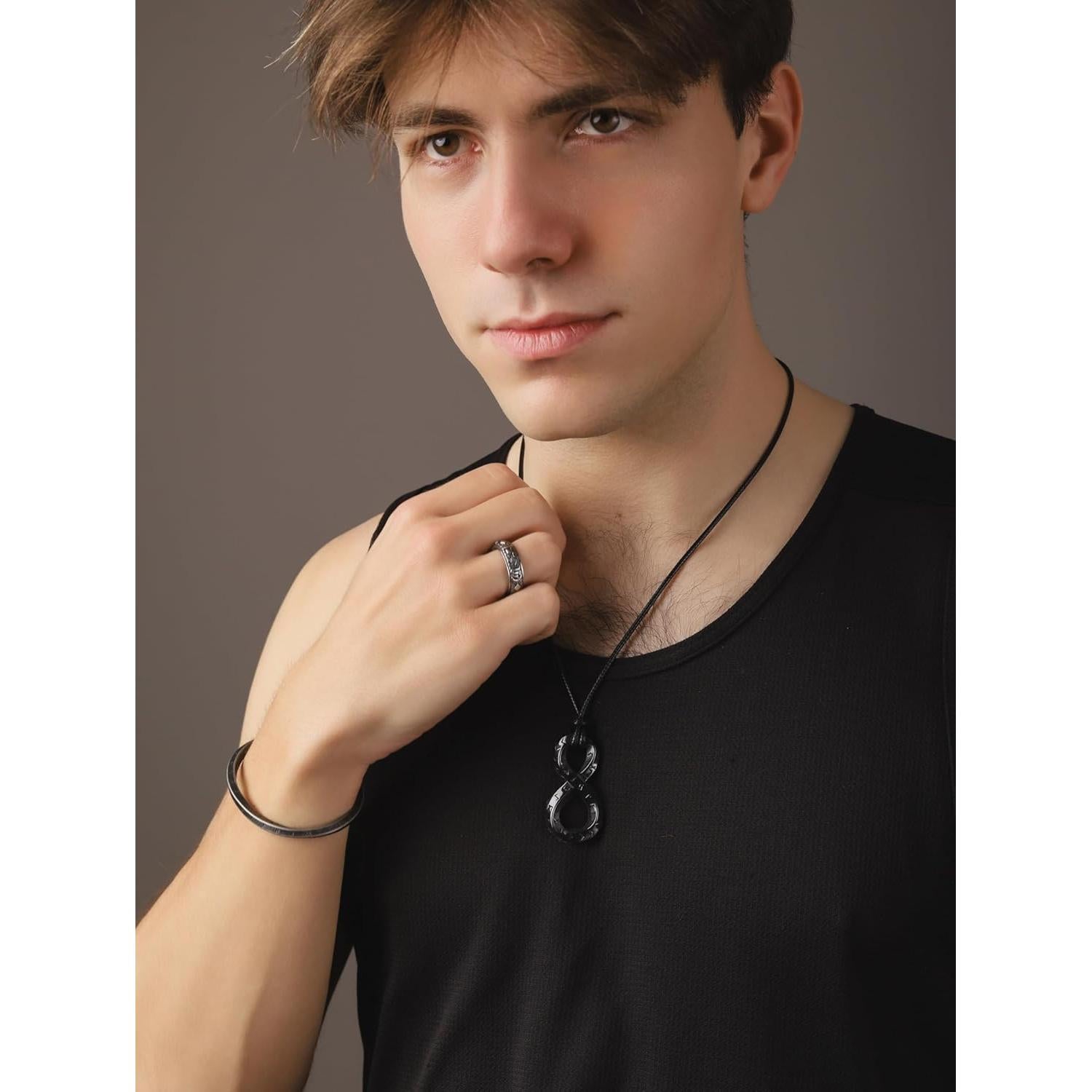 Collar de Runas Vikingas HAQUIL, Talisman Infinito Acero Negro