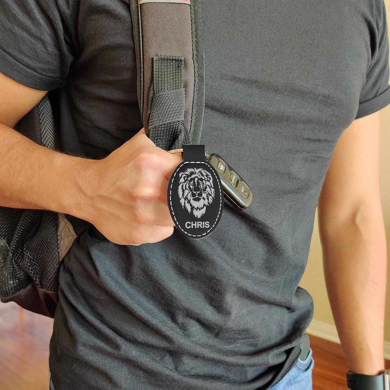 Llave Ovalada Grabada Personalizada Mujer Karate - Cuero Simulado