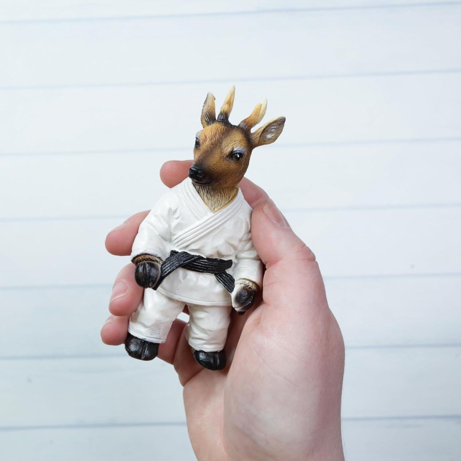 Estatua de ciervo karate Needzo 12 cm figura decorativa