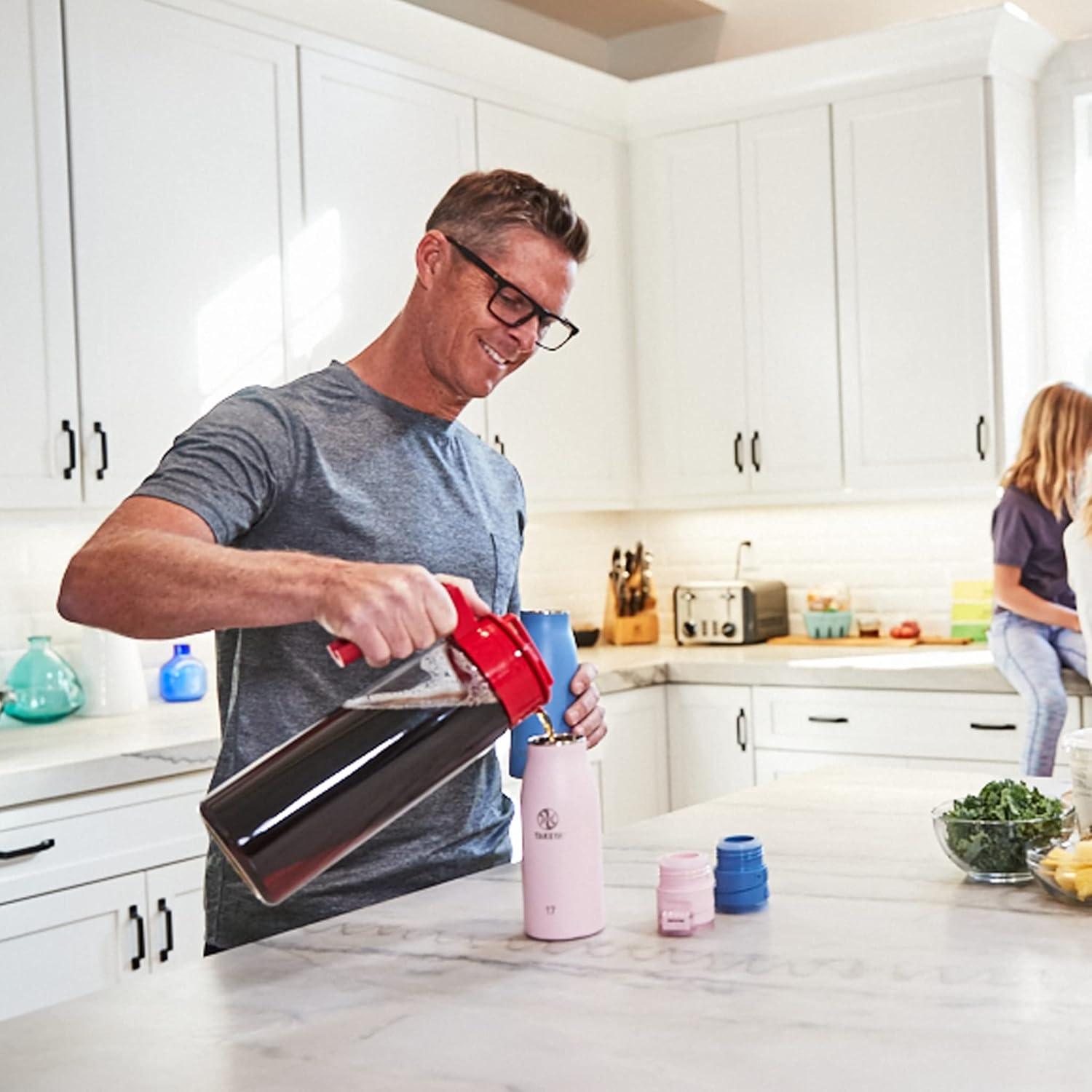 Taza de Café Aislada Takeya Traveler 502 ml Gris