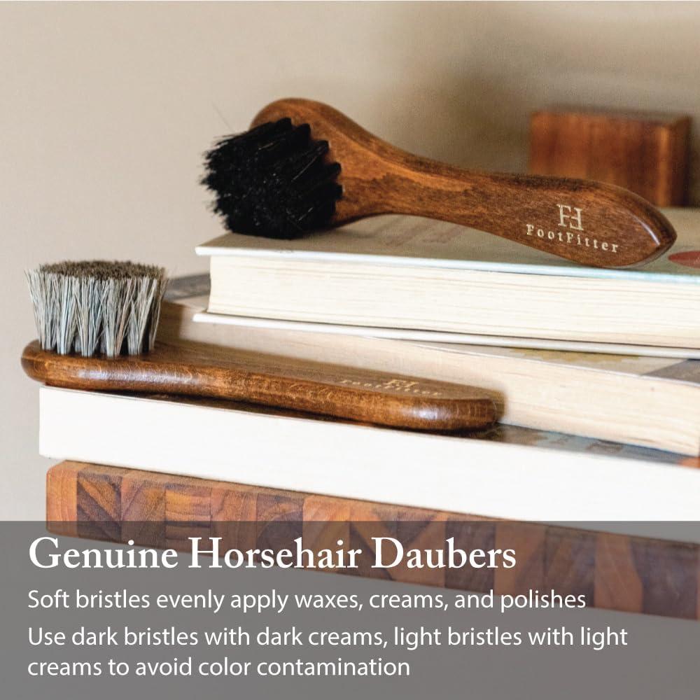 Juego de limpieza de zapatos FootFitter con caja de cedro