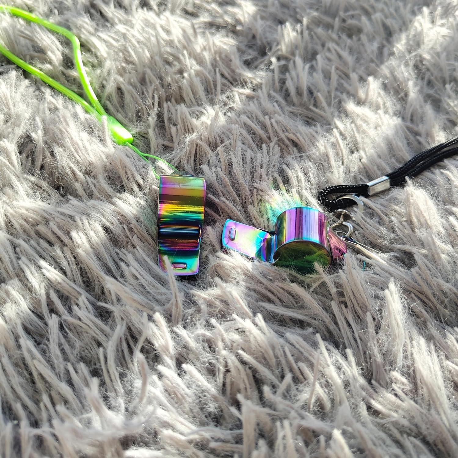 2 Silbatos Coloridos Genérico con Cordones y Bolsas