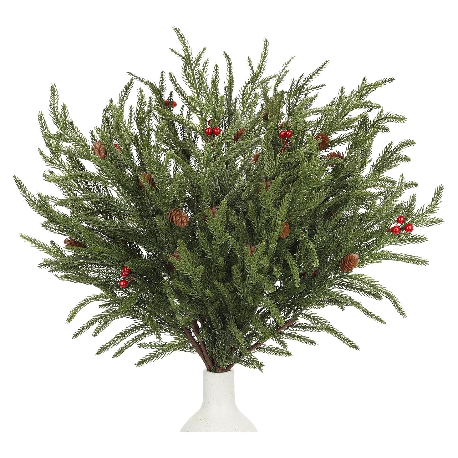 Ramas Artificiales de Pino Norfolk DILATATA - 3 Ramilletes con Berries Rojas y Piñas - 52 cm