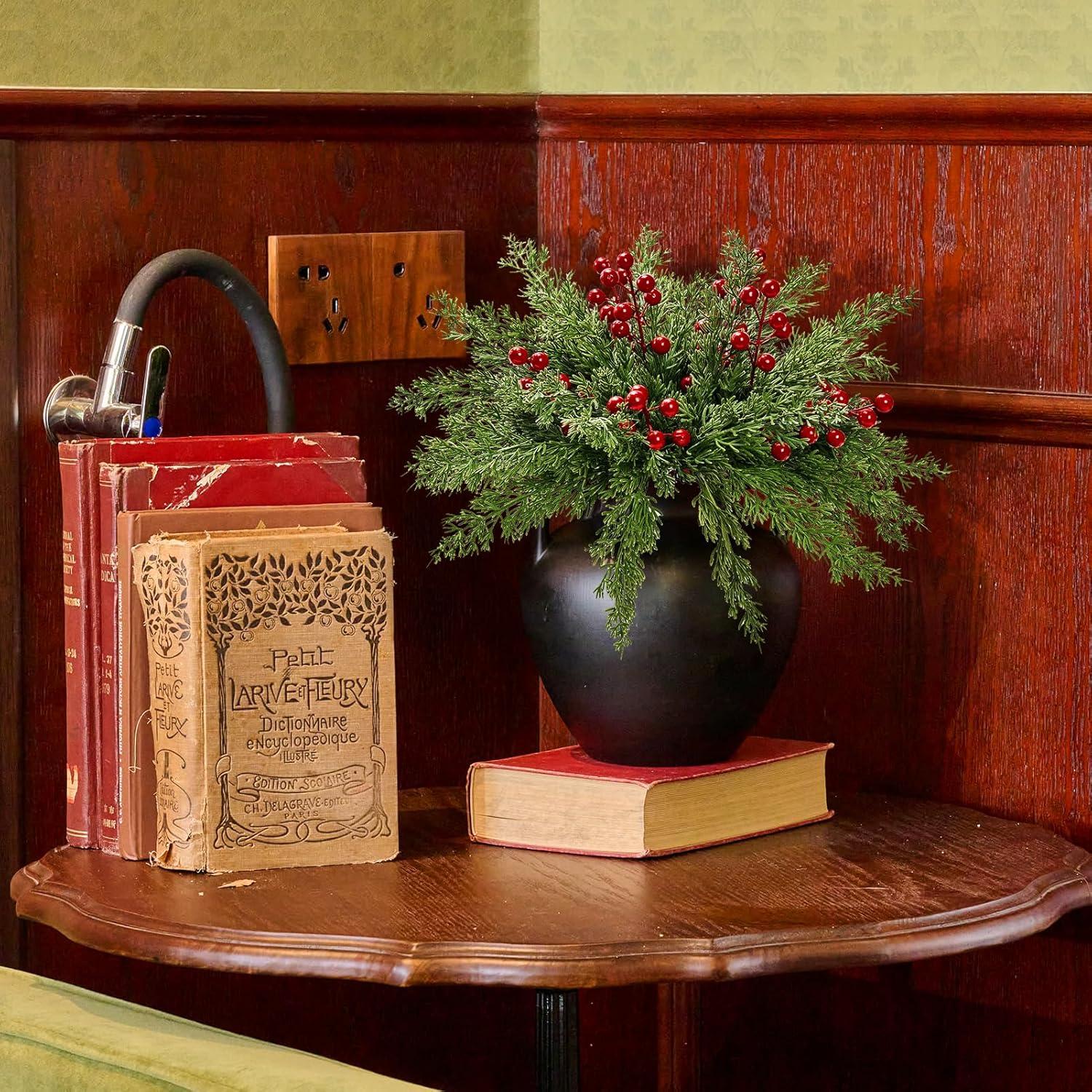 26 Ramas de Pino Artificial ComfyKit con Bayas Rojas 26.67 cm