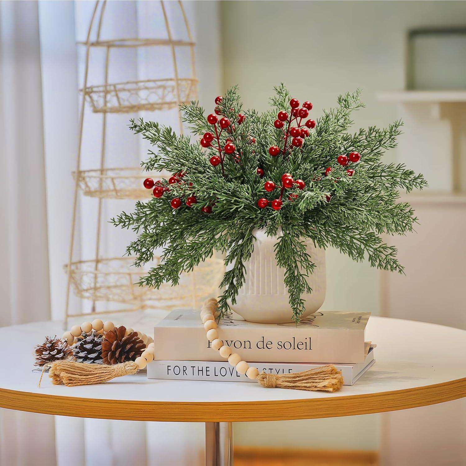 26 Ramas de Pino Artificial ComfyKit con Bayas Rojas 26.67 cm