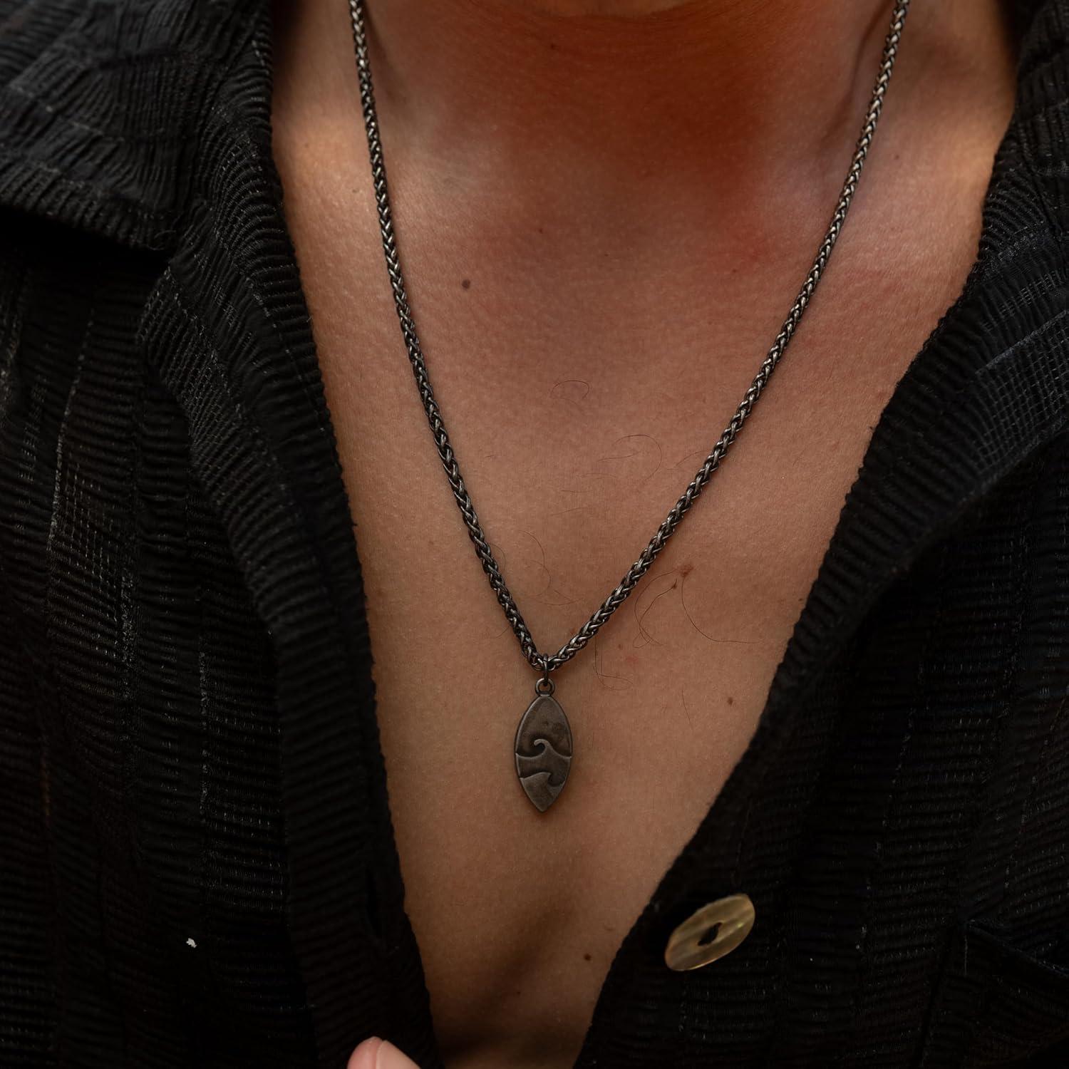 Collar de Surf Hecho a Mano Nami con Colgante de Ola de Acero Inoxidable