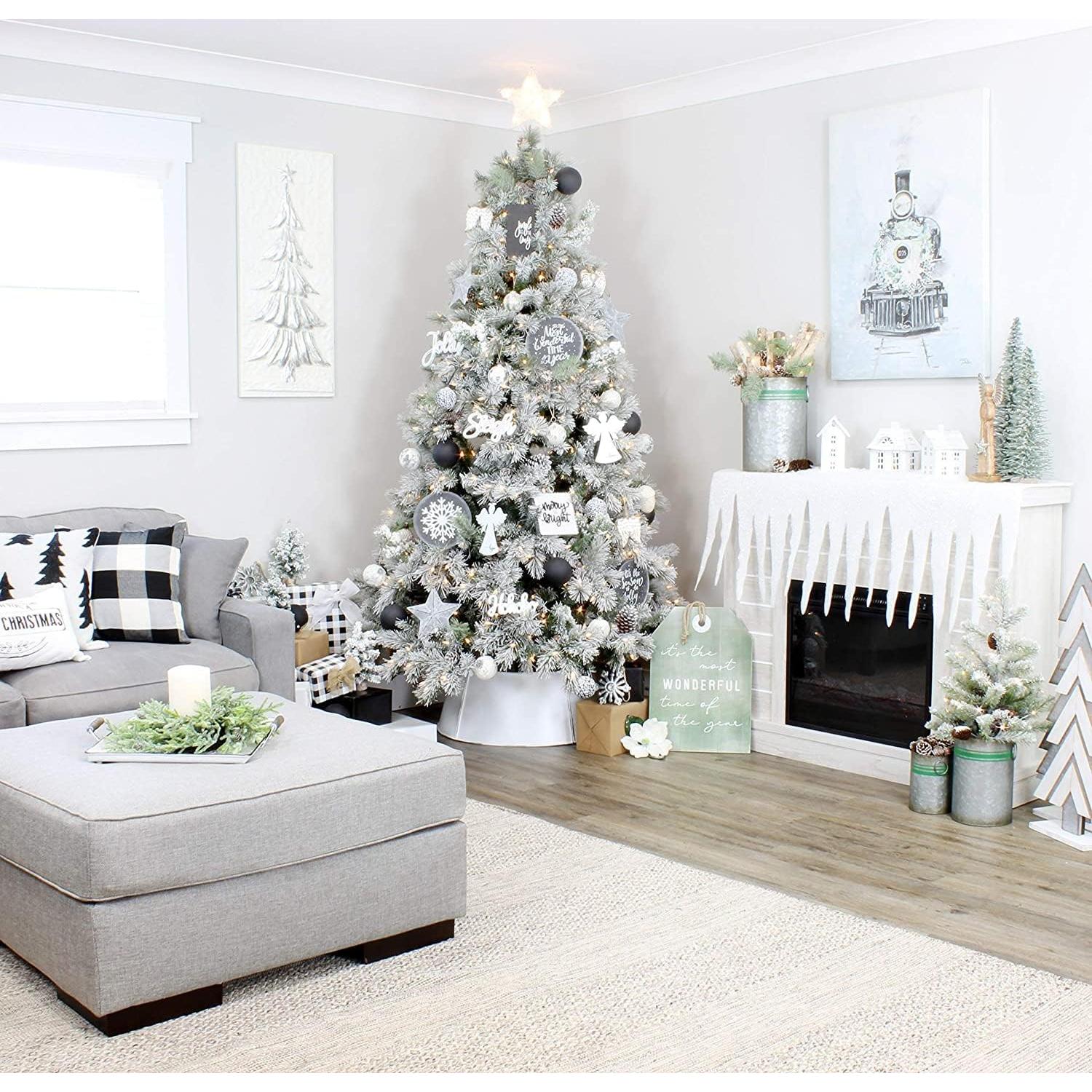 Corona Navideña Artificial AuldHome 38 cm con Piñas y Nieve