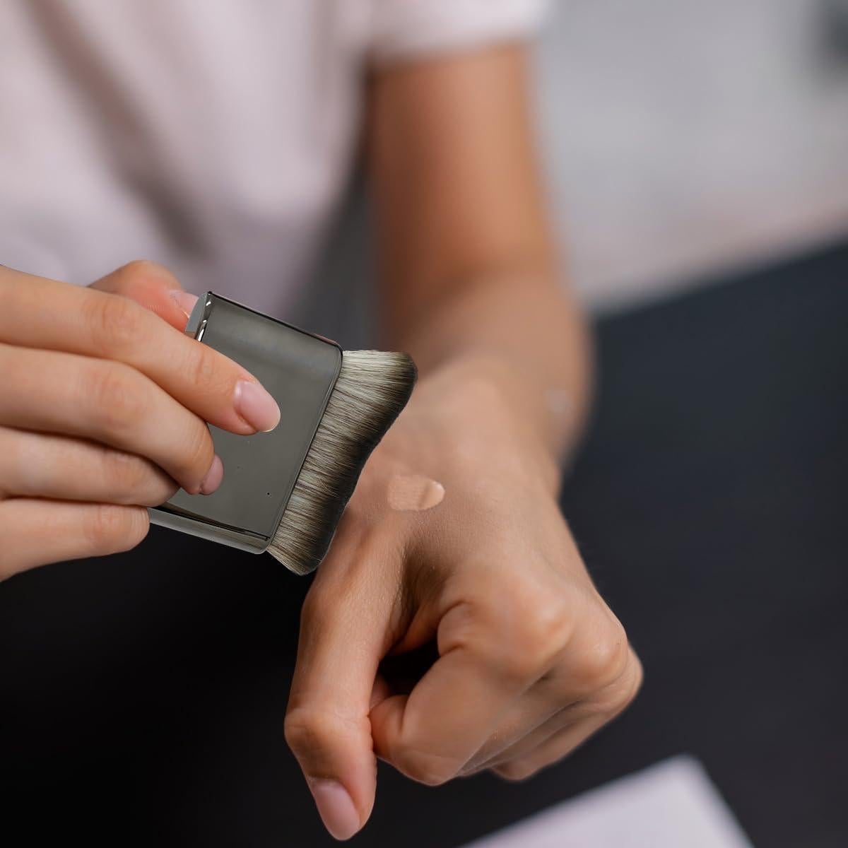 2 Brochas de Maquillaje Corporal Kabuki Sirena Oro Rosa y Negro