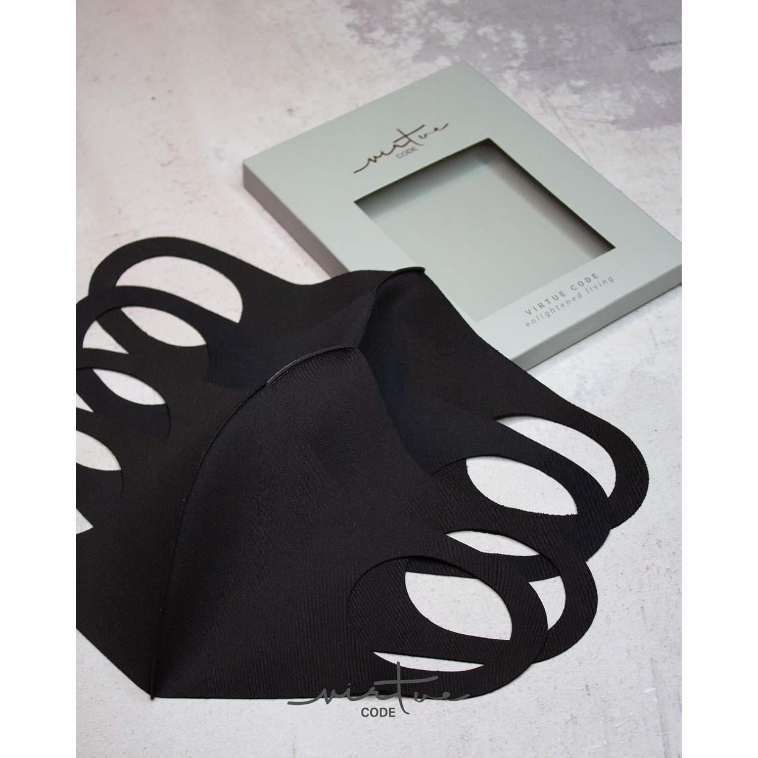 Paquete de 4 Mascarillas de Tela Virtue Code Negras Reutilizables