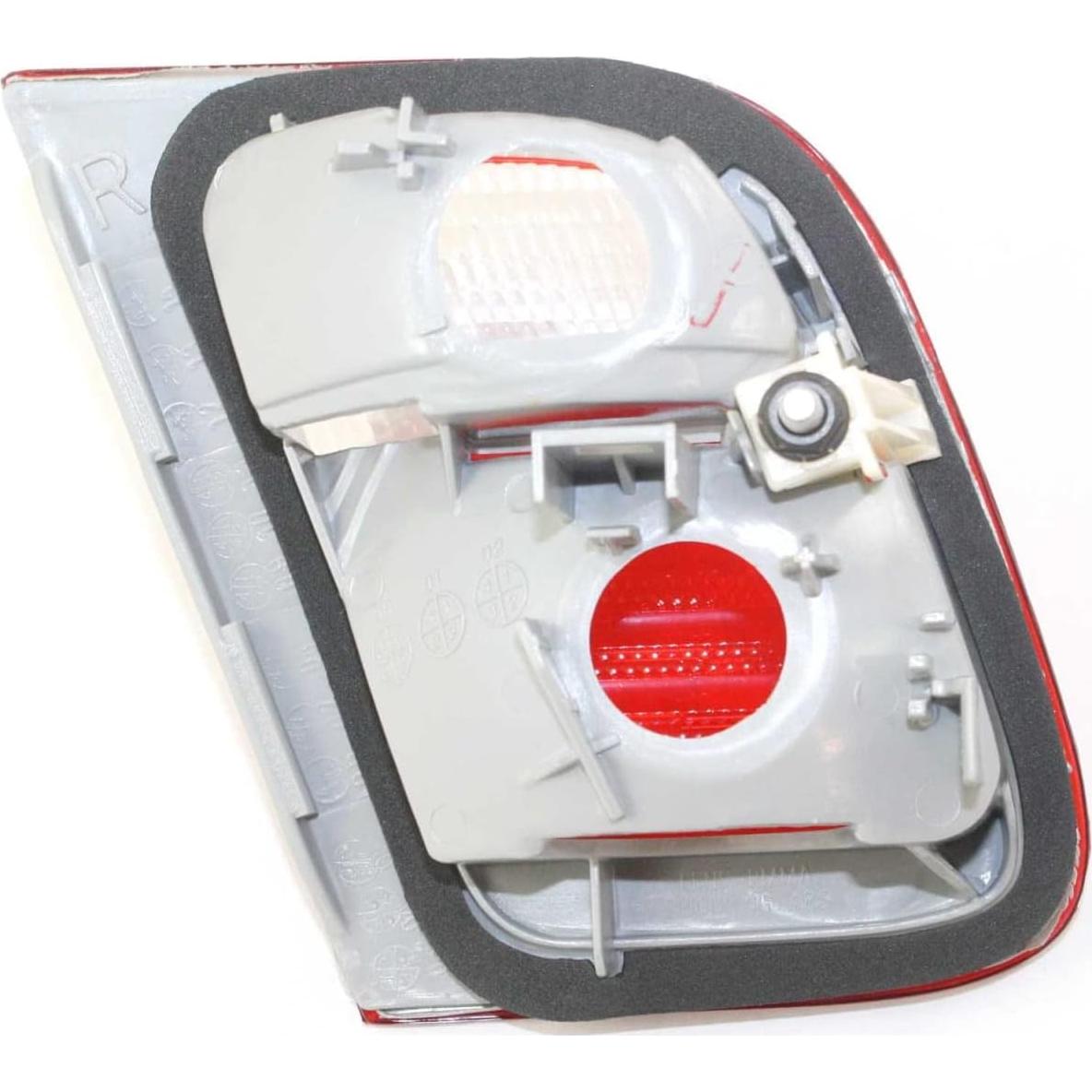 Luz Trasera Derecha UPParts para BMW 323i 328i 325i 325xi 330i 330xi 1999-2001