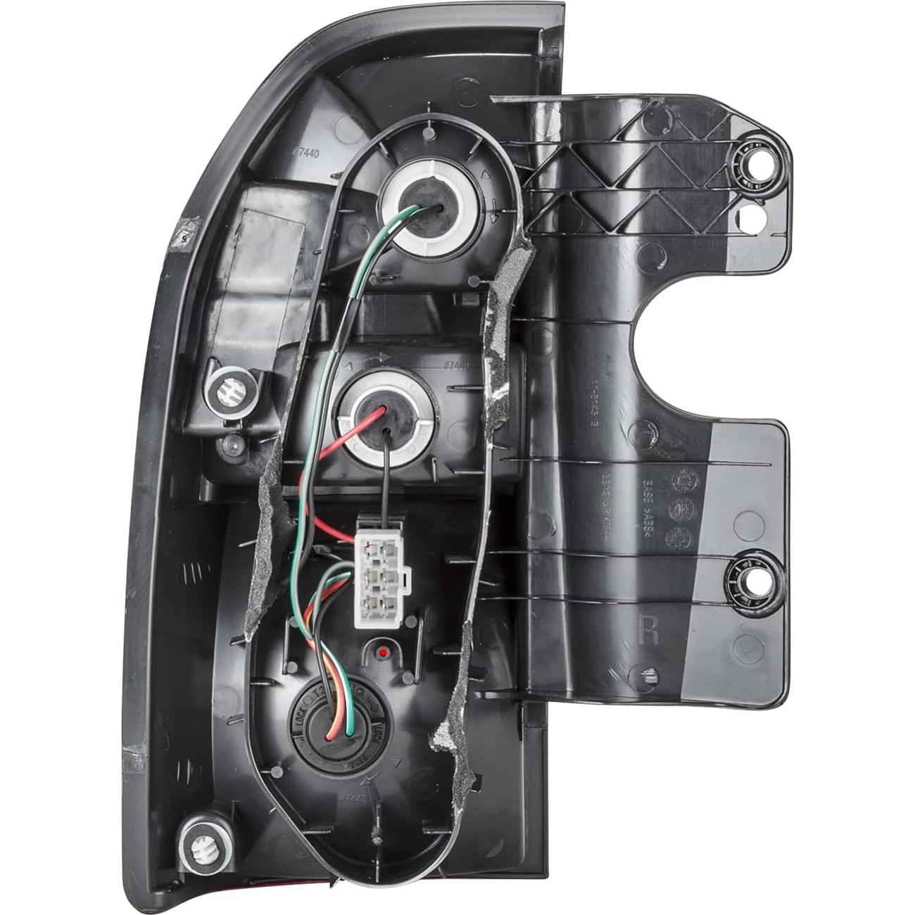 Ensamblaje de Luz Trasera TYC 11-6143-00 Lado Pasajero Suzuki