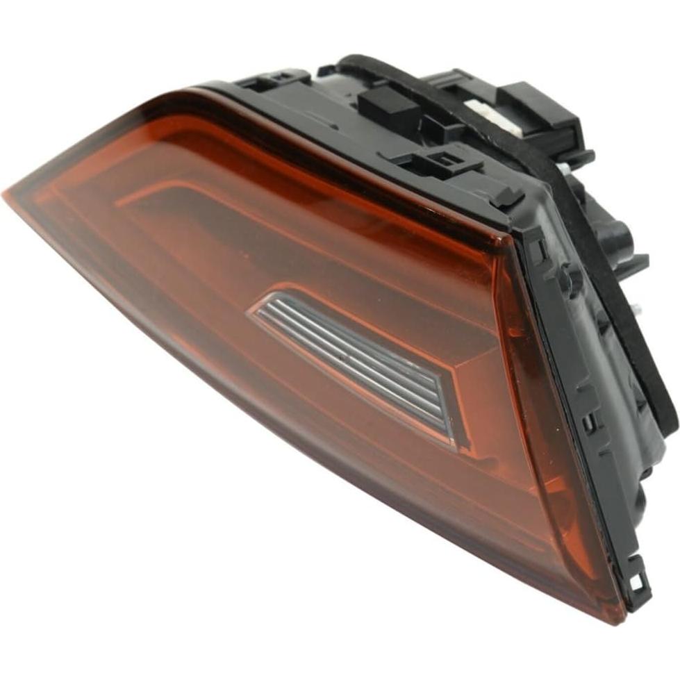 Luz Trasera Izquierda Audi A3/S3 2015-2016 con Bombillas