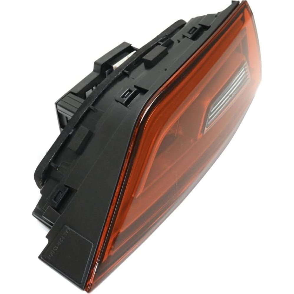 Luz Trasera Izquierda Audi A3/S3 2015-2016 con Bombillas
