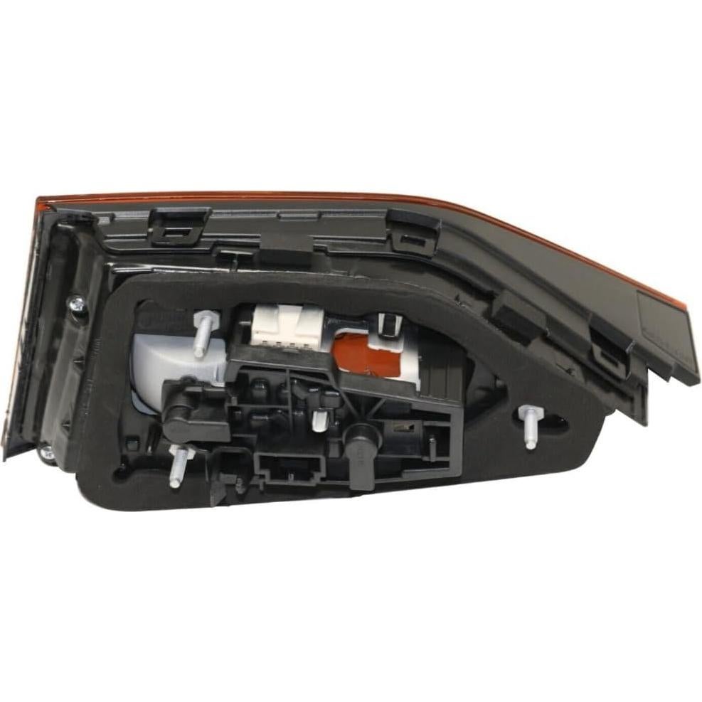 Luz Trasera Izquierda Audi A3/S3 2015-2016 con Bombillas