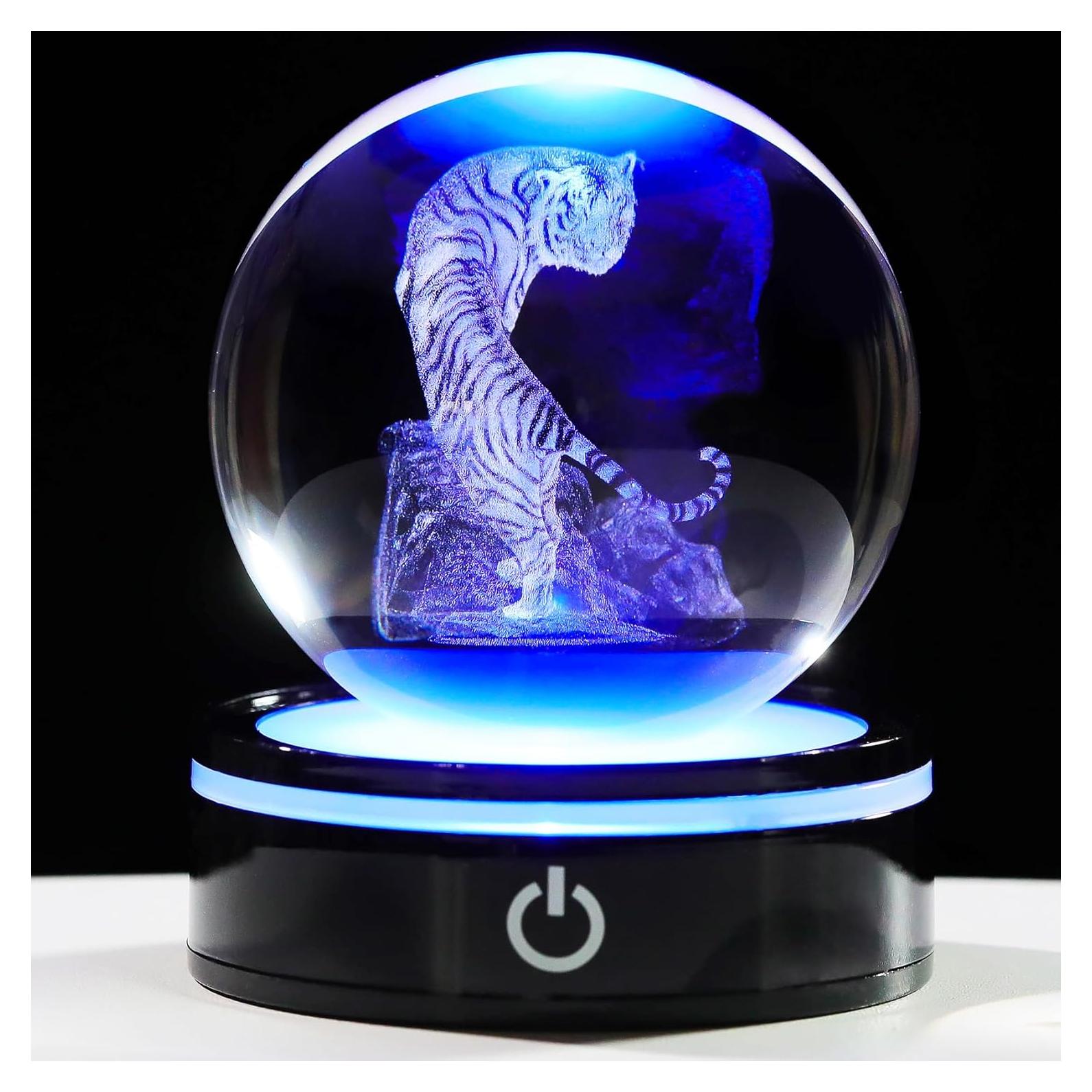 Figurita de Tigre 3D con Base LED y Bola de Cristal 8cm