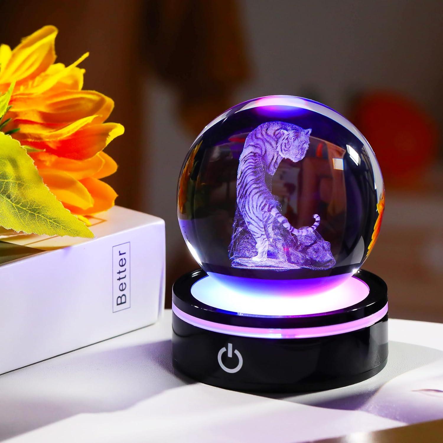 Figurita de Tigre 3D con Base LED y Bola de Cristal 8cm