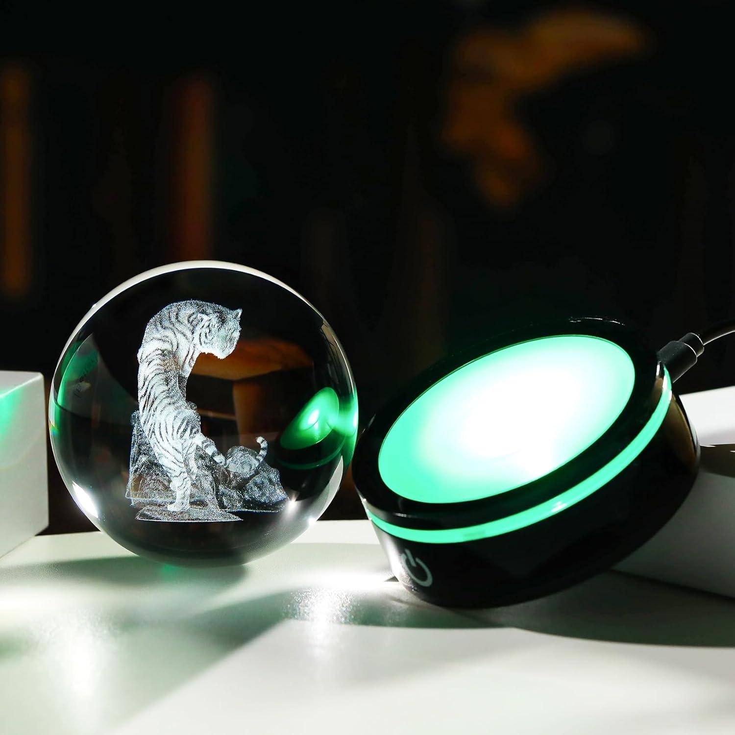 Figurita de Tigre 3D con Base LED y Bola de Cristal 8cm