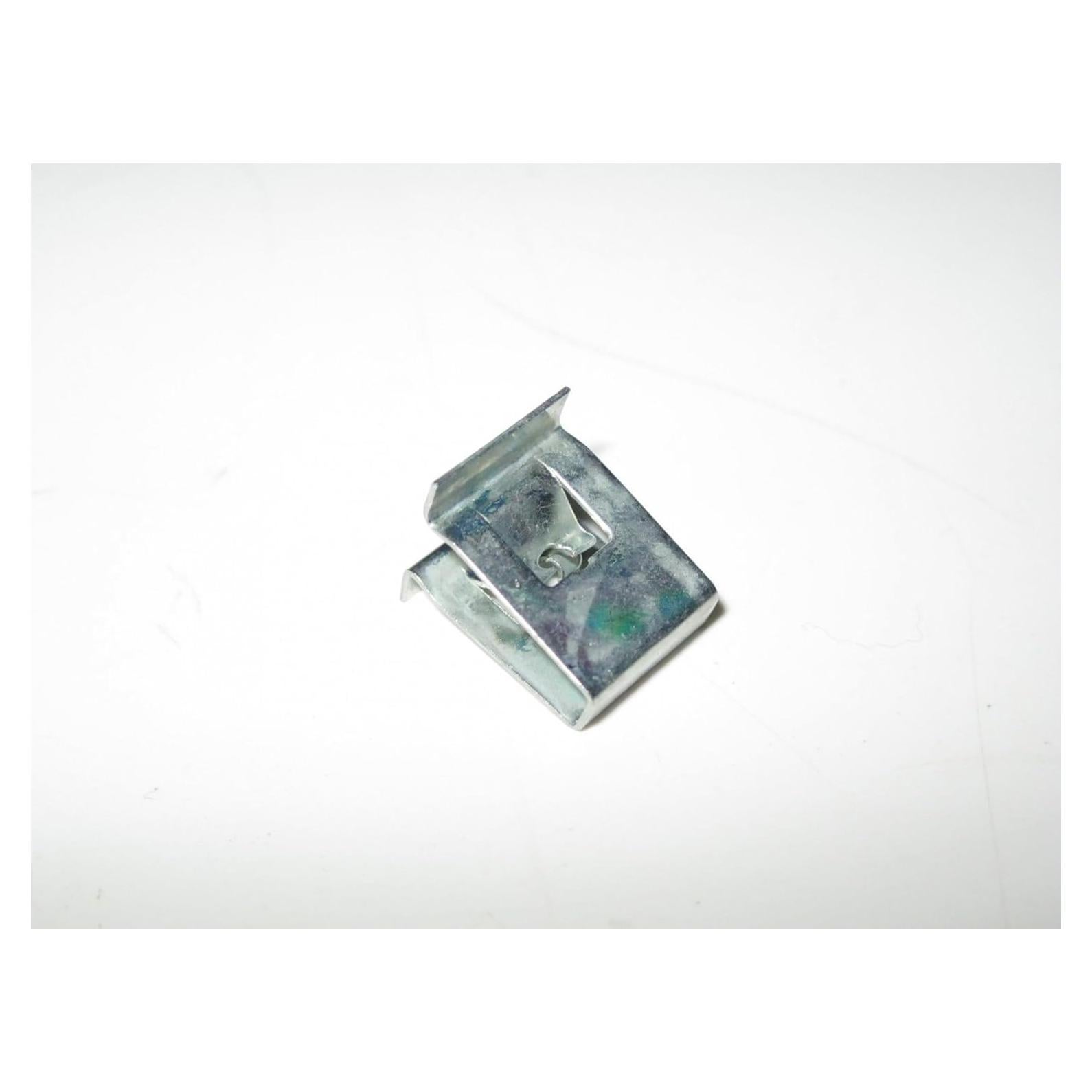 Clip de sujeción de cubierta BMW 6957034