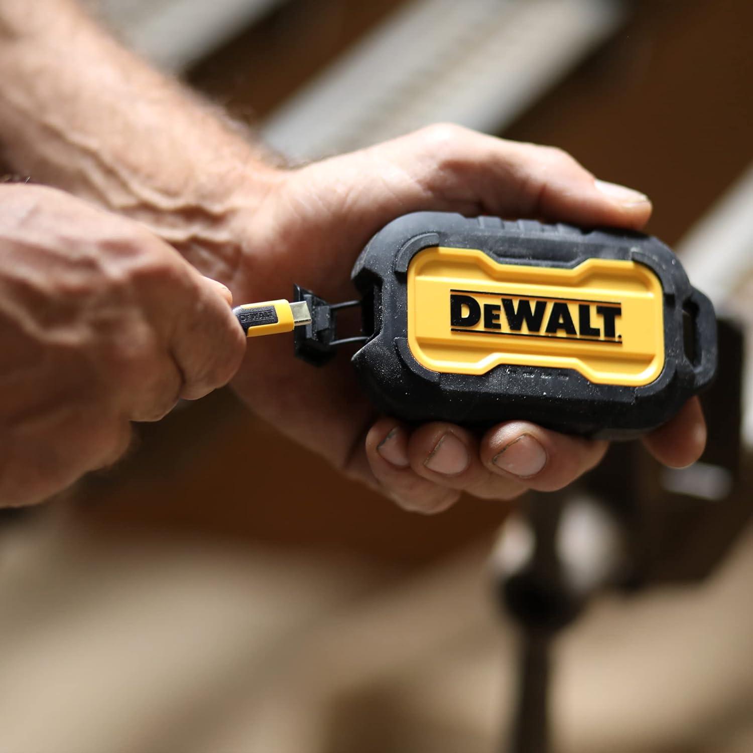 Cargador Portátil DEWALT 10,000mAh USB-C Resistente IP67