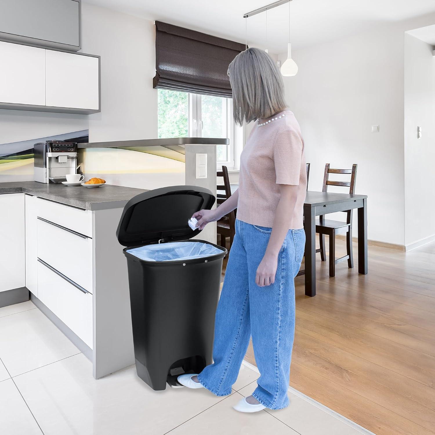 Basurero Glad 50L Negro con Pedal y Protección contra Olores