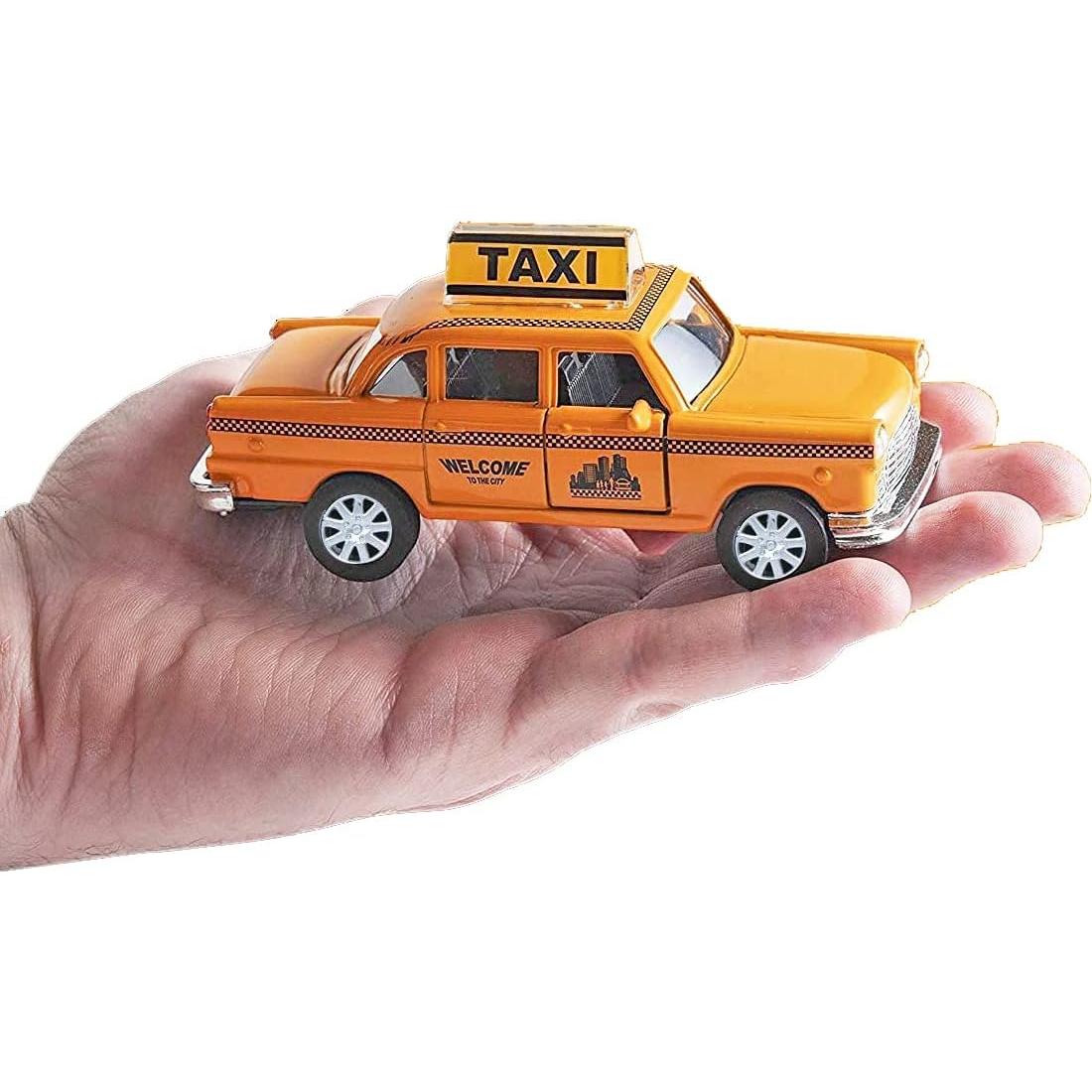 Diecast Taxi Amarillo NYC Clásico 11.43 cm con Luces y Sonidos