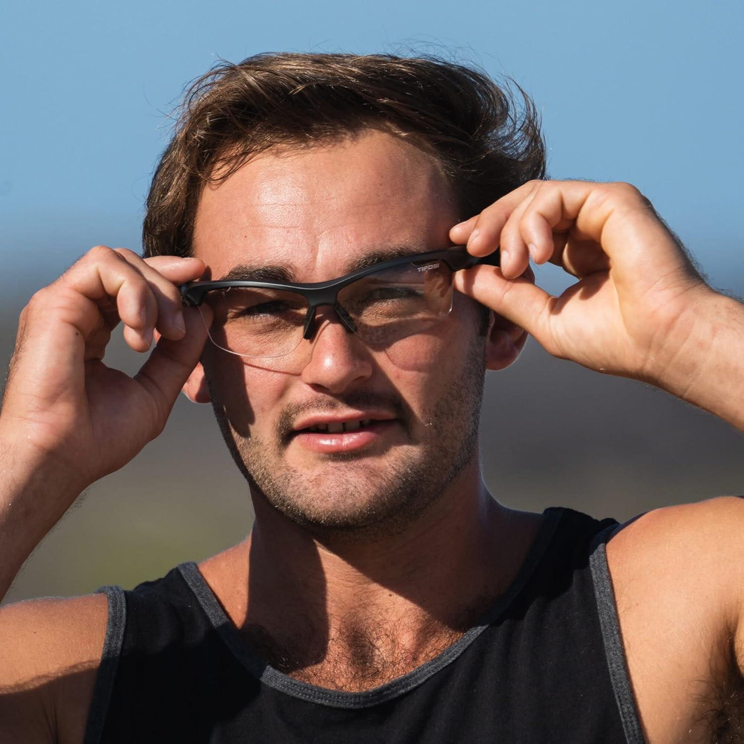 Gafas de sol Tifosi deportivas con lentes claros y rojos