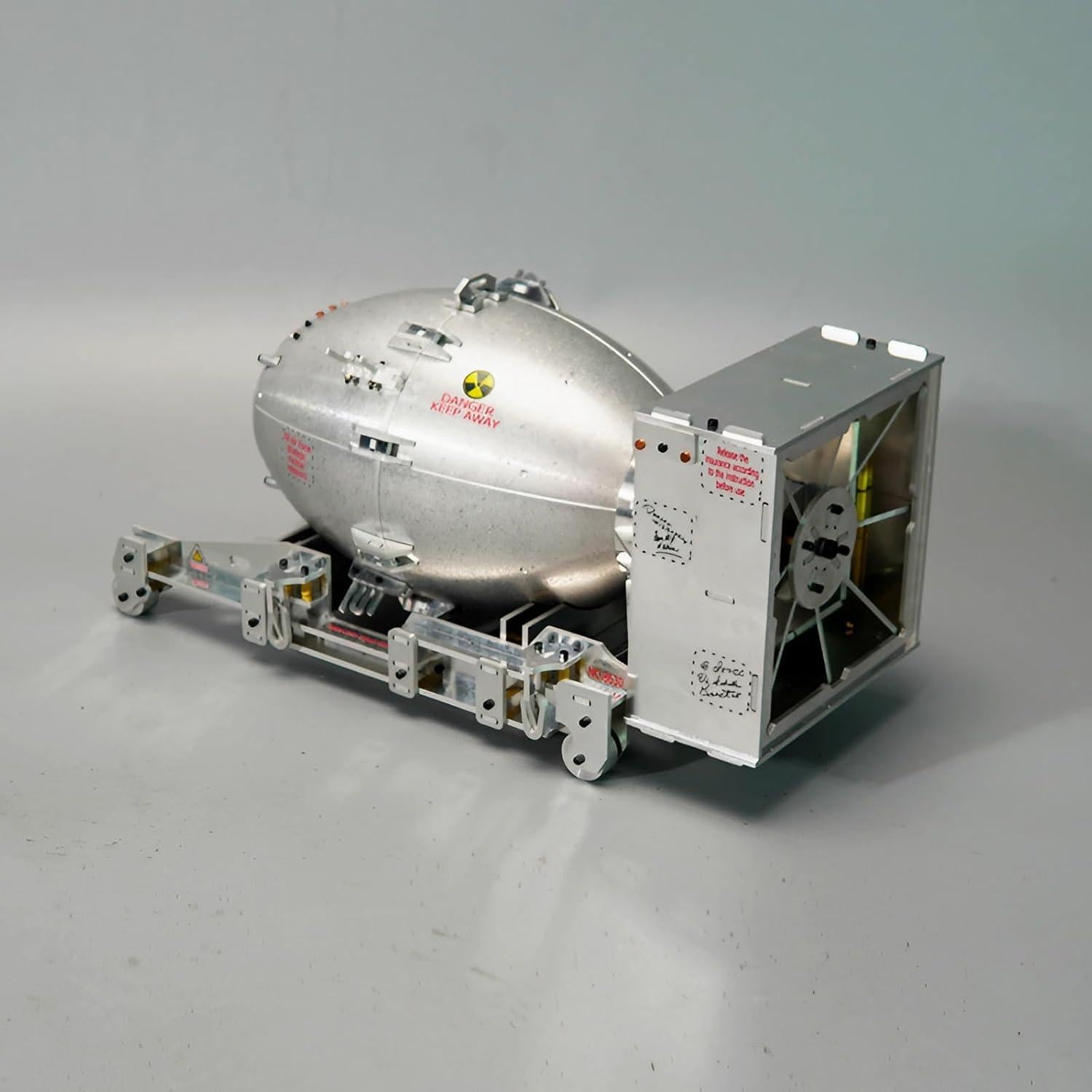 Modelo de Ensamblaje Bomba Nuclear Fat Man HumblePleb 1/12