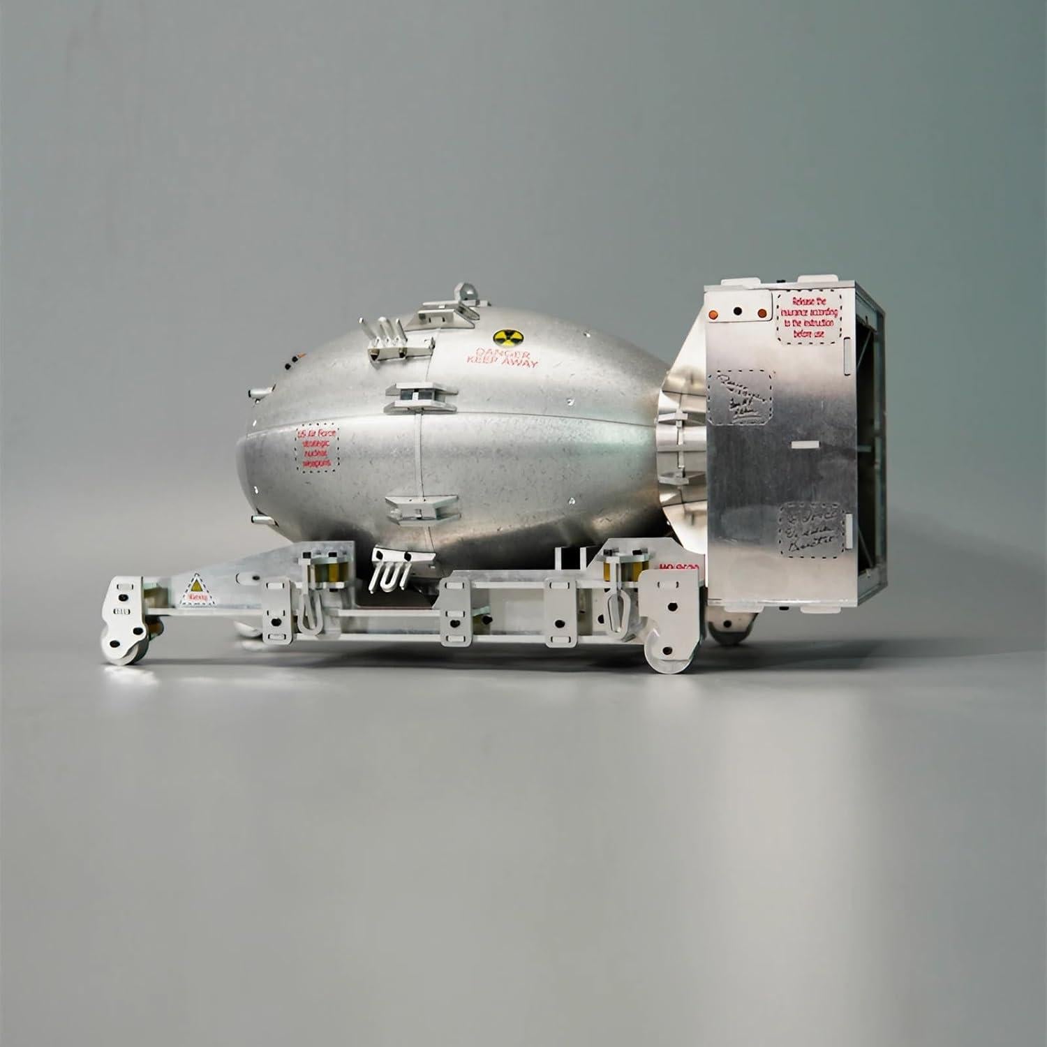 Modelo de Ensamblaje Bomba Nuclear Fat Man HumblePleb 1/12