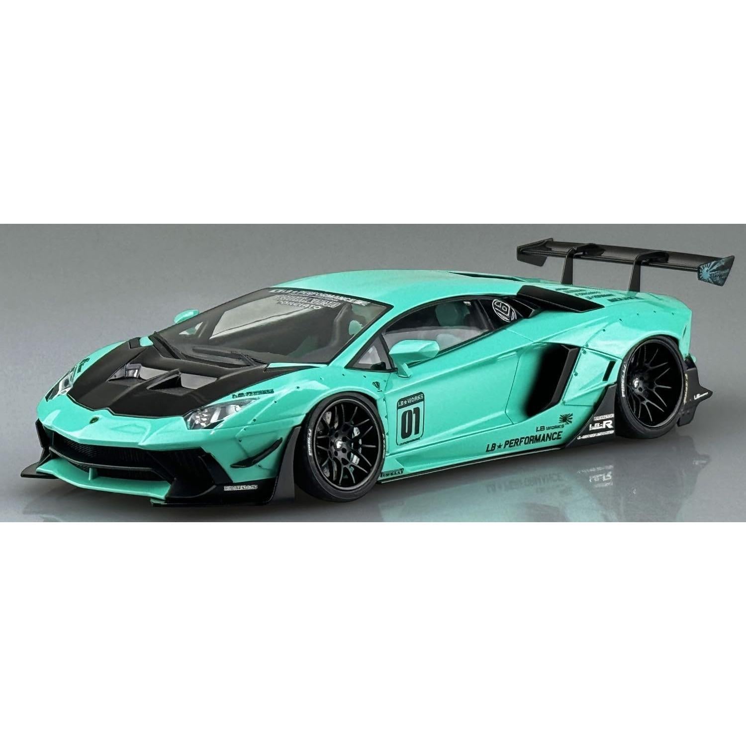 Kit de Modelo Lamborghini Aventador 1:24 Aoshima Edición Limitada