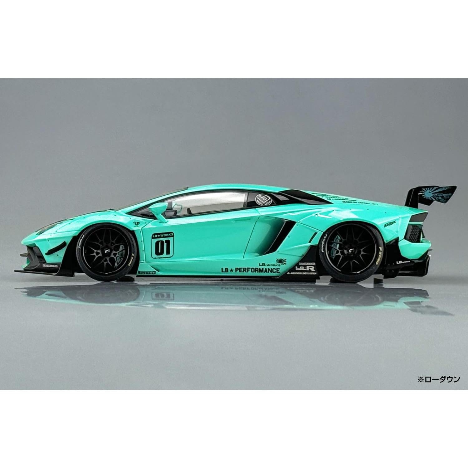 Kit de Modelo Lamborghini Aventador 1:24 Aoshima Edición Limitada