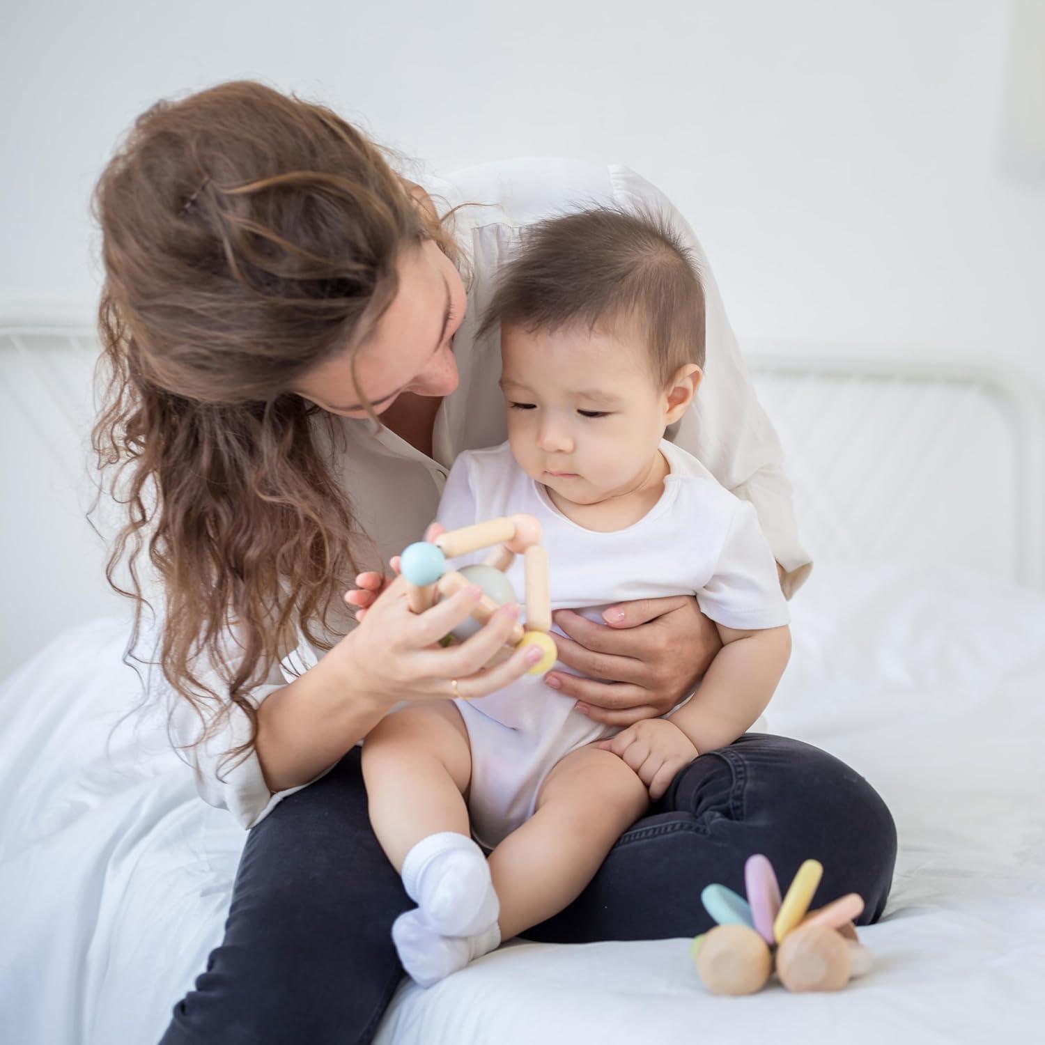 Juguete de Agarre Triangular PlanToys de Madera Ecológica
