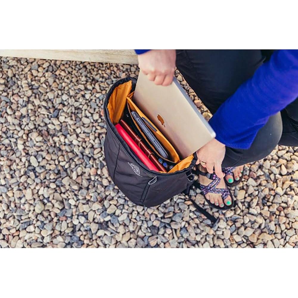 Mochila Unisex Gregory Rhune 25L Eco Amigable Sand Storm