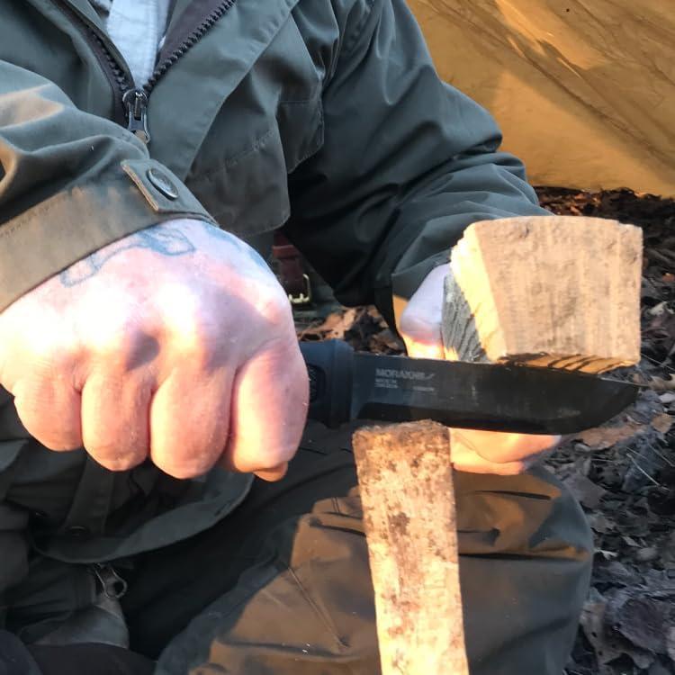 Cuchillo Morakniv Garberg BlackBlade Carbon con Kit de Supervivencia