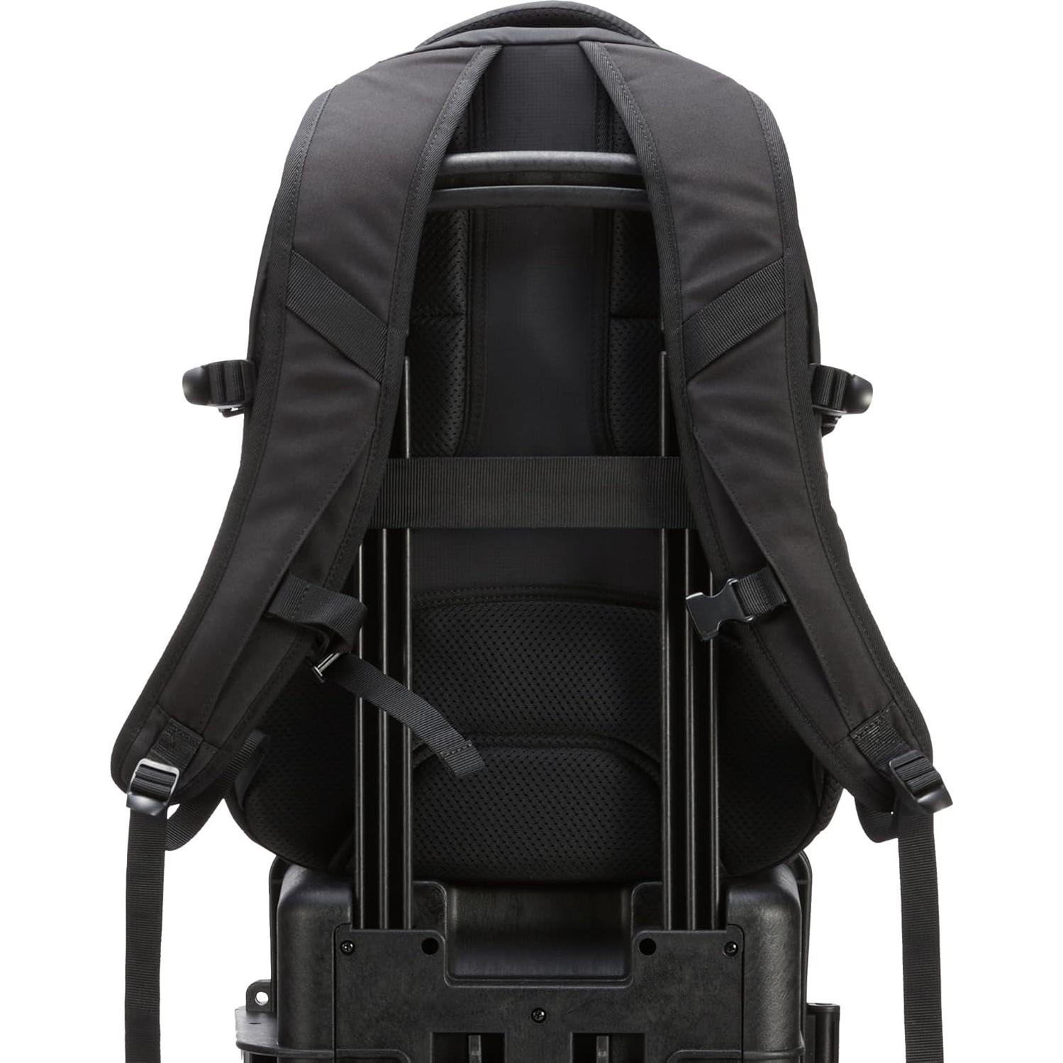 Mochila de Viaje Amazon Basics para Laptop 39.62 cm Negra