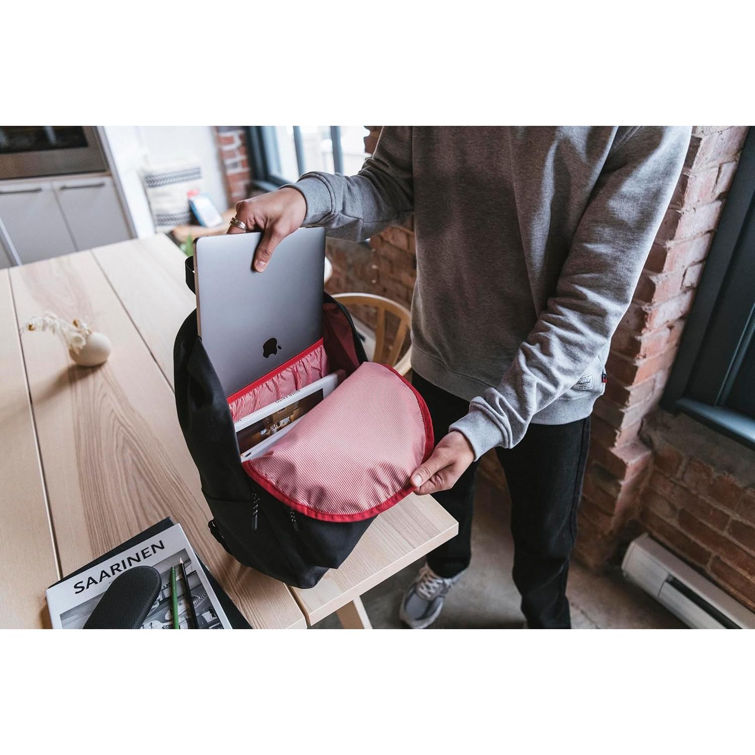 Mochila Clásica Unisex Herschel Supply Co. Negra 26L