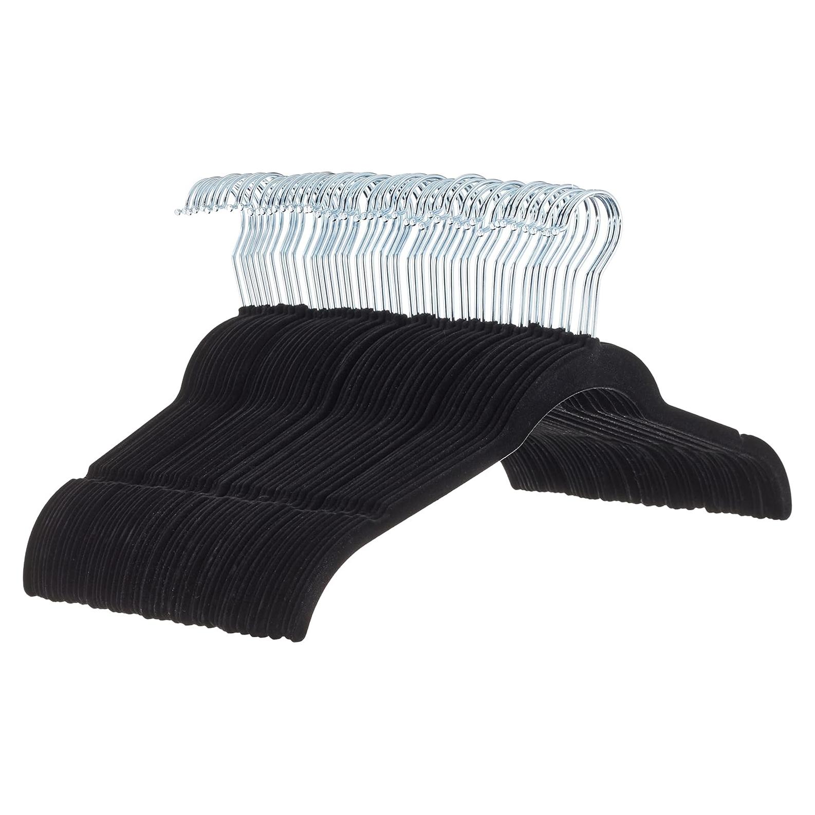 Perchas de Ropa Antideslizantes Amazon Basics 50 Unidades Negras