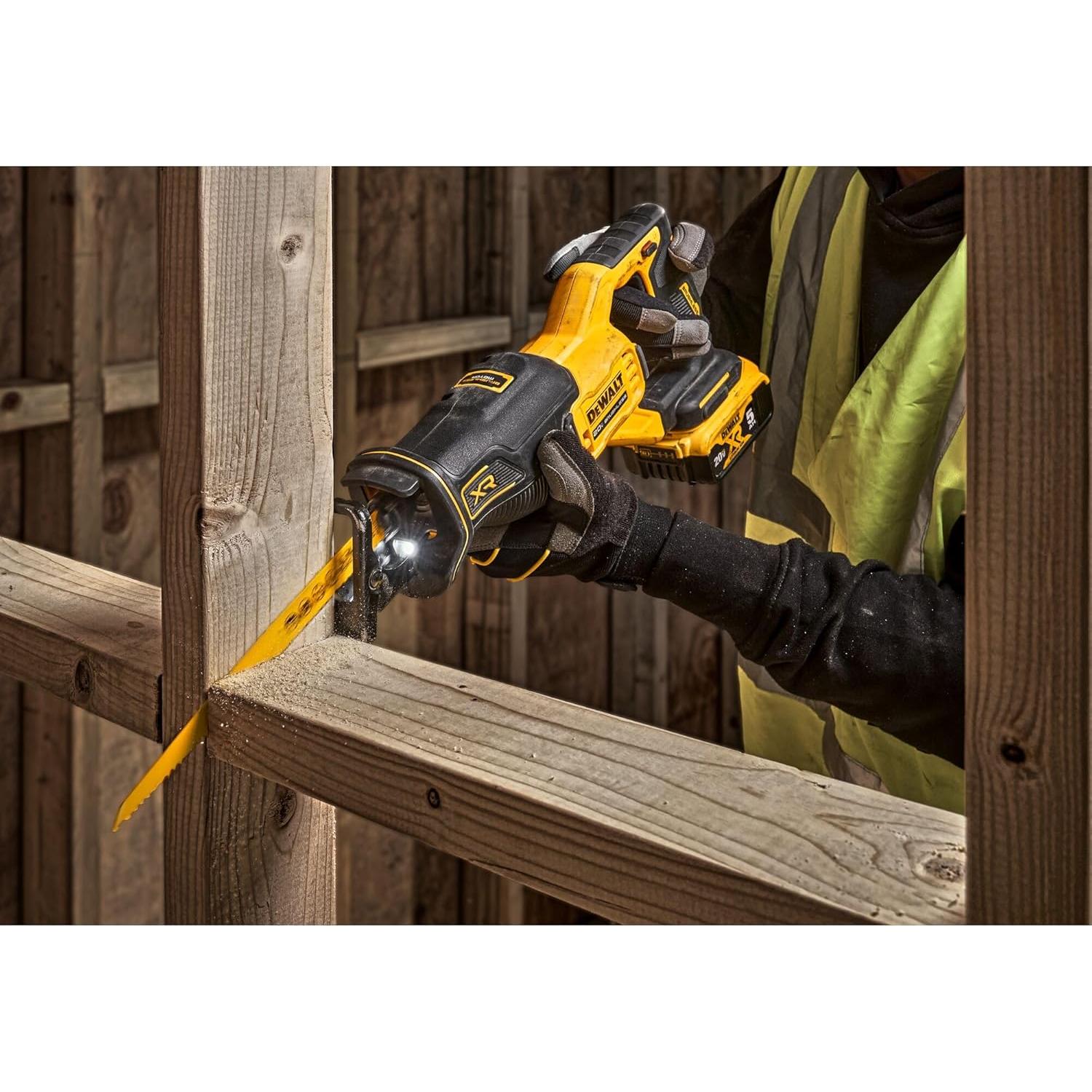Sierra Recíproca Inalámbrica DEWALT 20V MAX DCS382B 2.86 cm