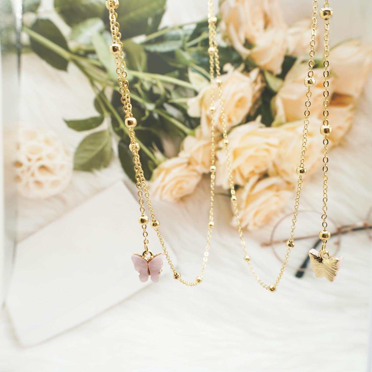 Cadena de Gafas Rosa con Mariposa y Perlas Doradas