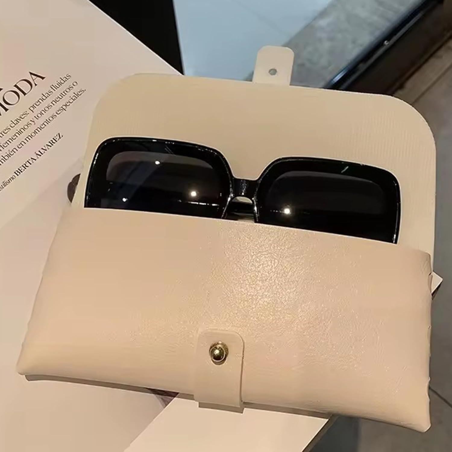 Estuche de Gafas de Cuero Onrtry con Hebilla y Paño