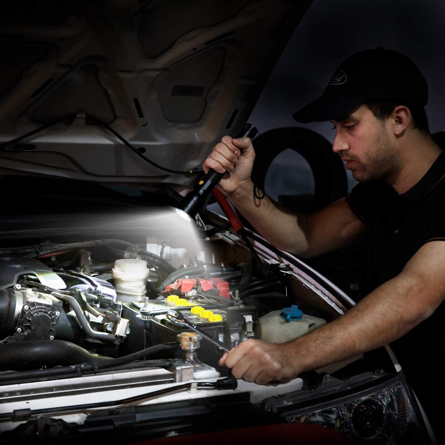 Linterna Táctica EverBrite 900 Lúmenes Zoomable 3 Modos