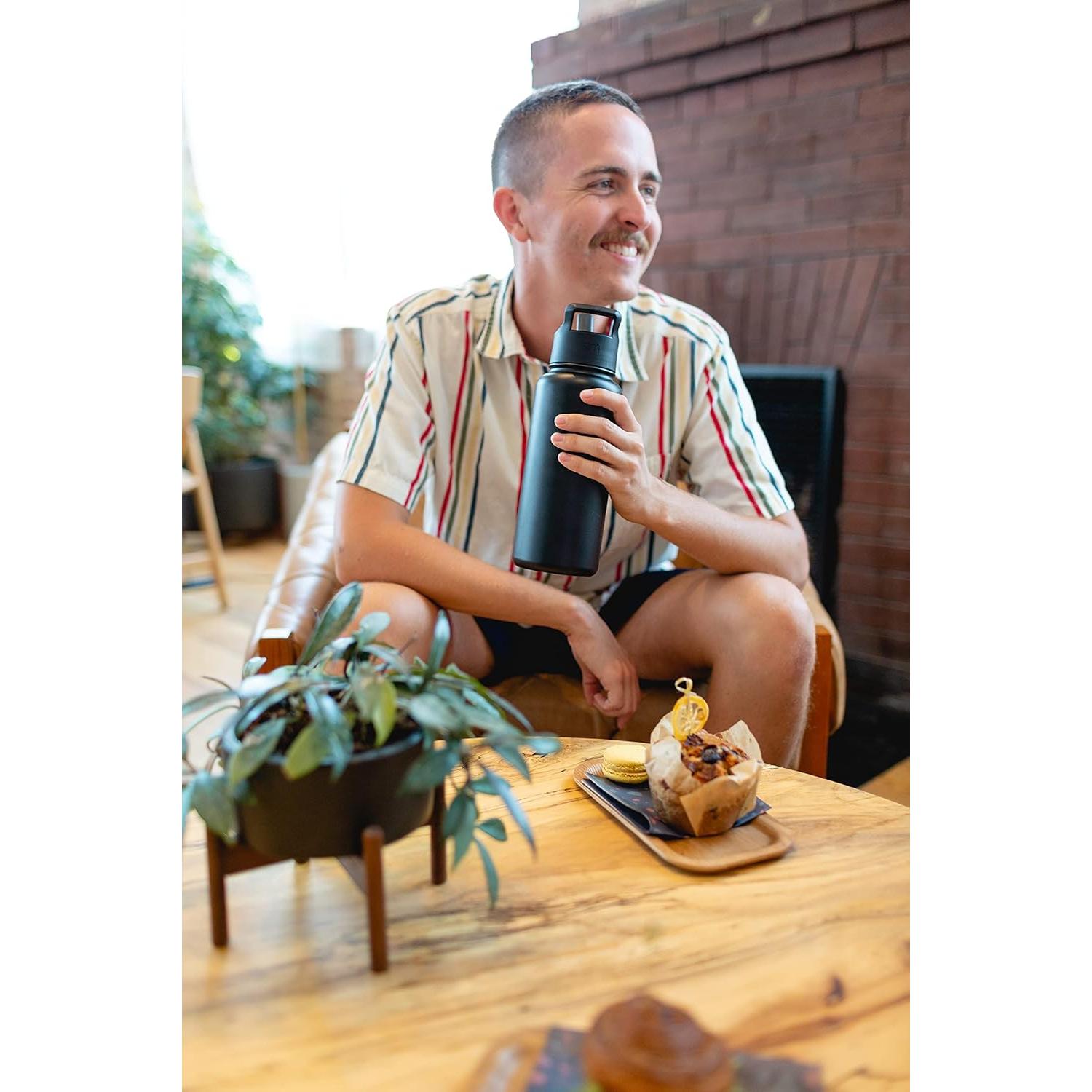 Botella de Agua Simple Modern Summit 0.95L con 2 Tapas