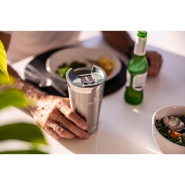 Vaso de Cerveza Stanley 16 oz Aislado Brillo Crema