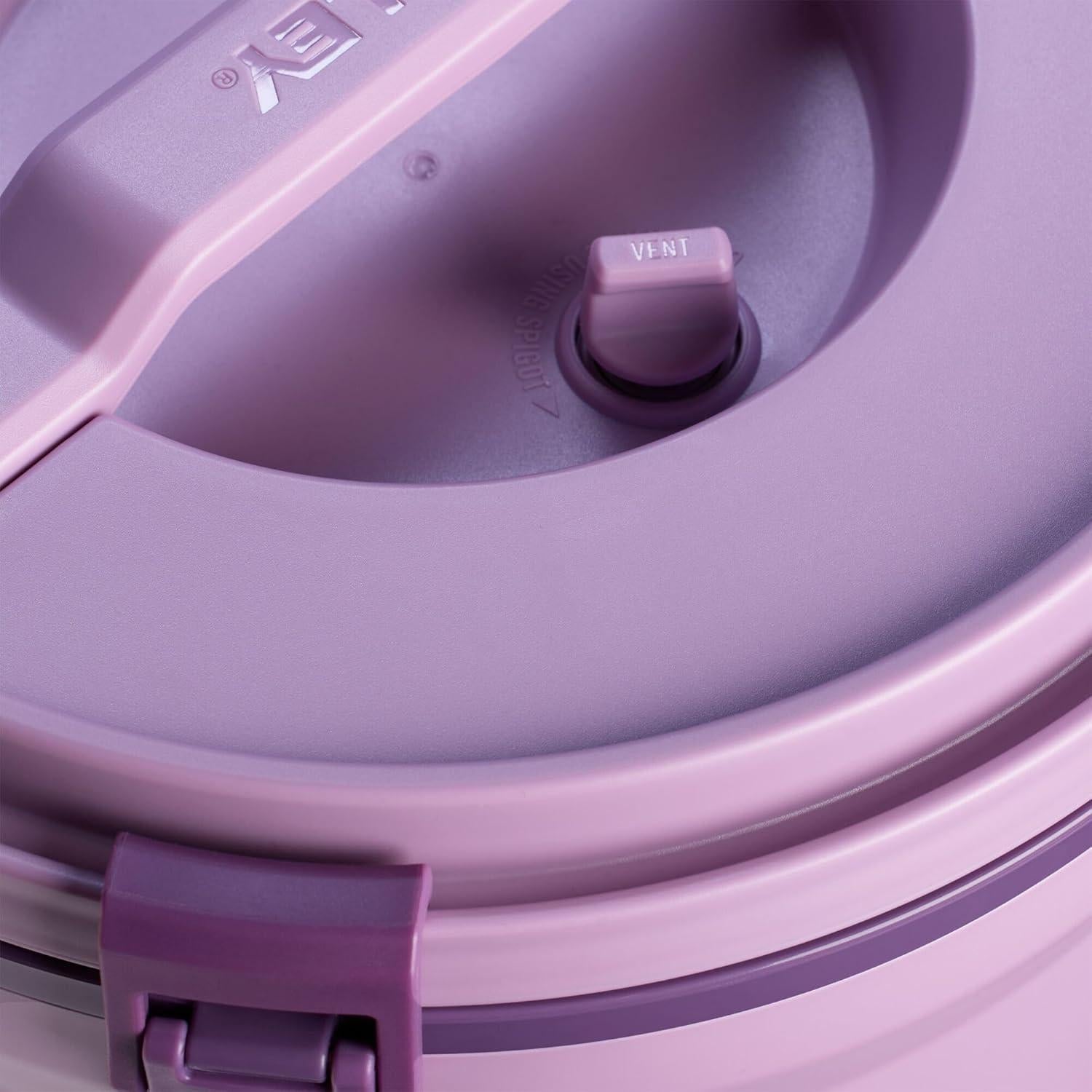 Jarra de Agua STANLEY Aventura 7.57L Lila con Grifo