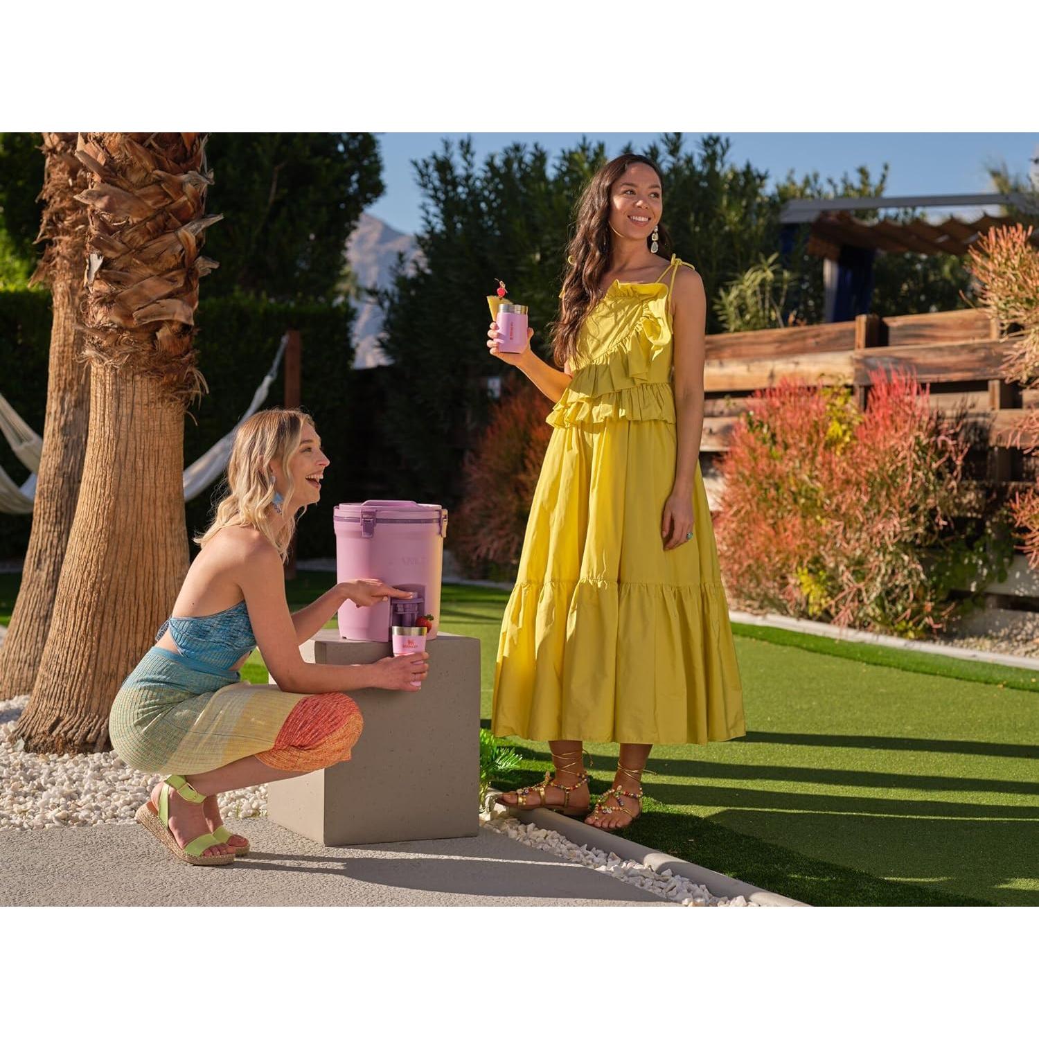 Jarra de Agua STANLEY Aventura 7.57L Lila con Grifo