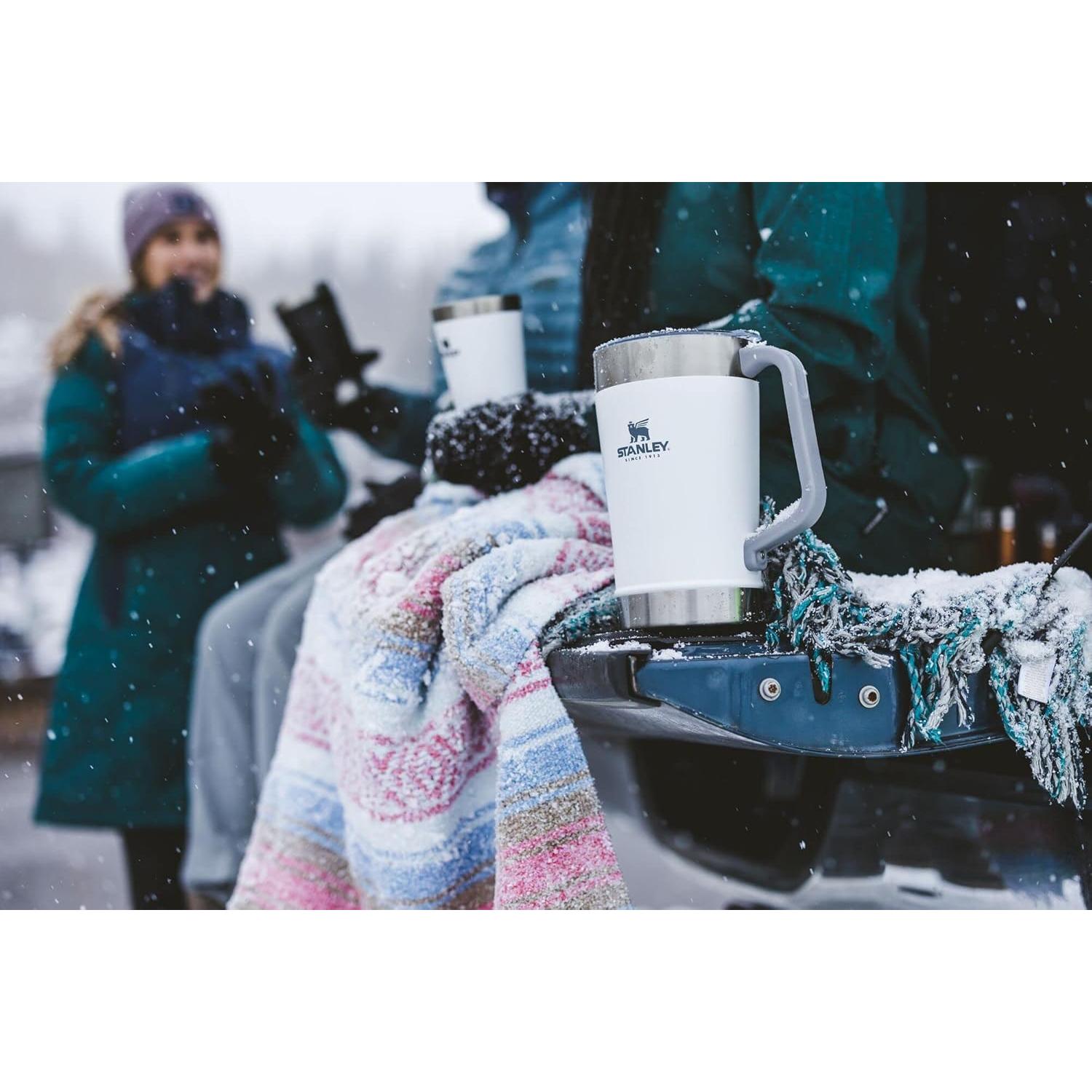 Jarra Stanley Stay-Chill 1.89 L | Acero inoxidable con tapa