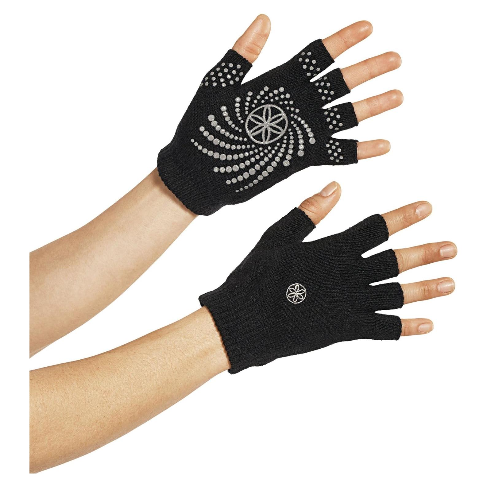 Guantes de Yoga Gaiam Mitad de Dedo Negro Gris